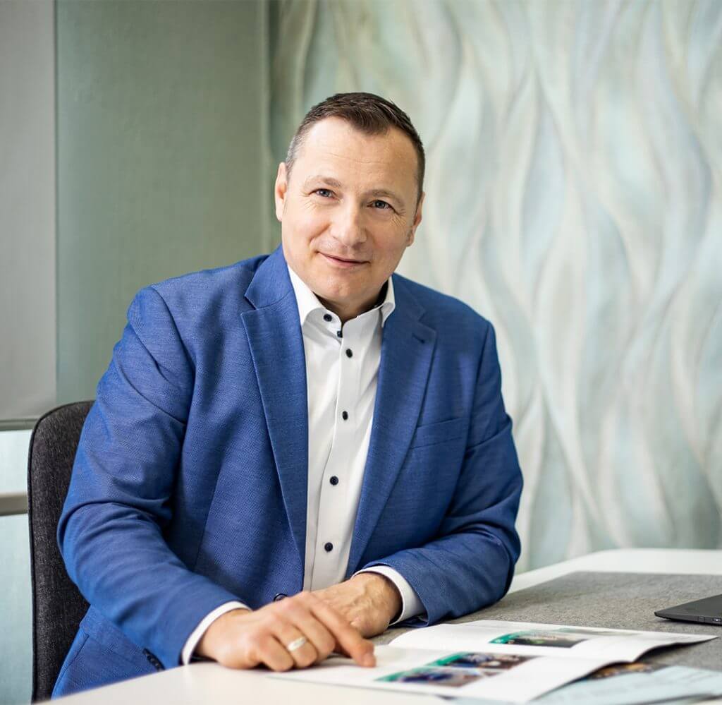 Daniel Fekete Schreibtisch Zeitschrift